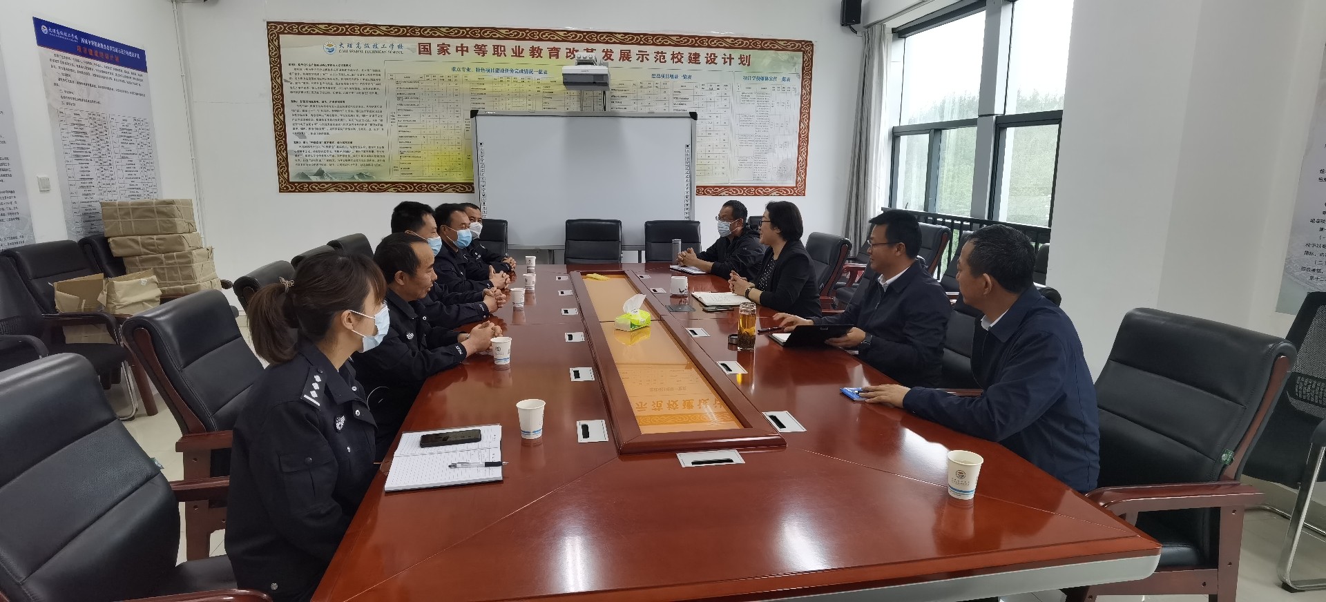 海东新区派出所领导班子到我校进行警校共建工作座谈会