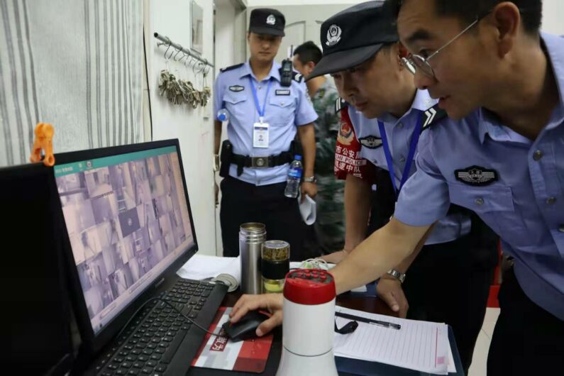 校园安全突击检查，推动学院安全发展