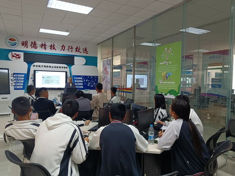 勤学苦练 成就梦想——信息中心对新媒体工作室成员进行专业化培训