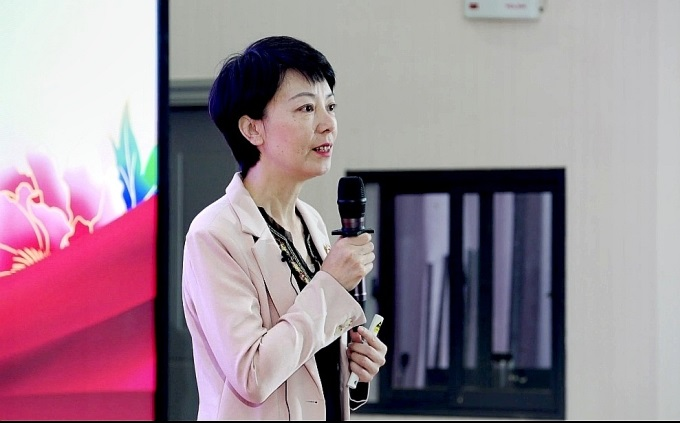 匠心铸魂第一课，接续奋斗谱新篇 ——杨晓莉院长为新生讲思政课