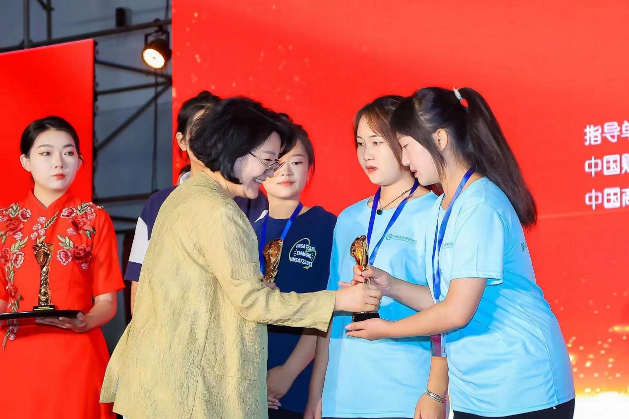 学院2023级形象设计专业学生在第四届全国美发美容行业职业技能竞赛中取得佳绩