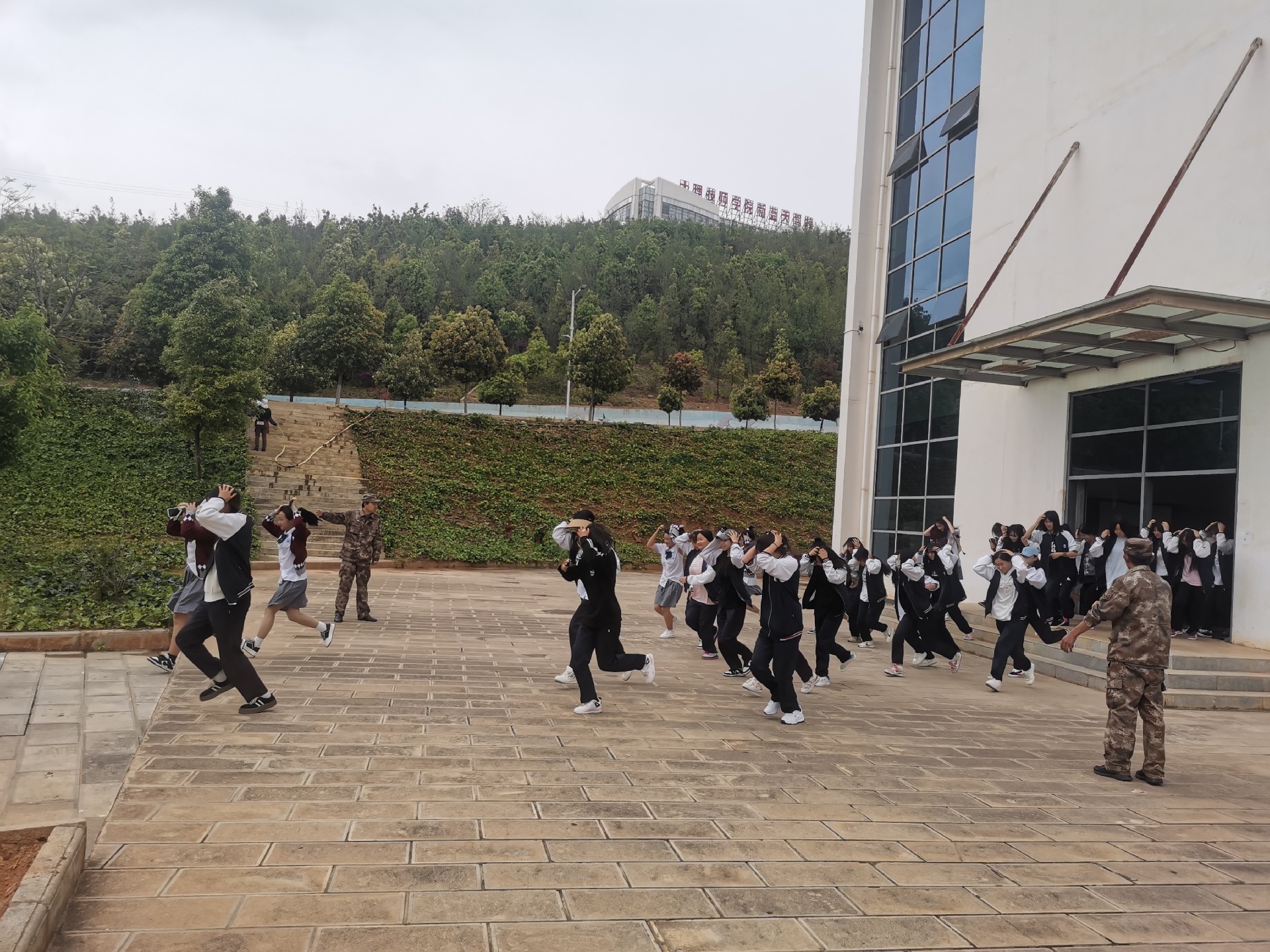 教育文化艺术系：应急演练保安全