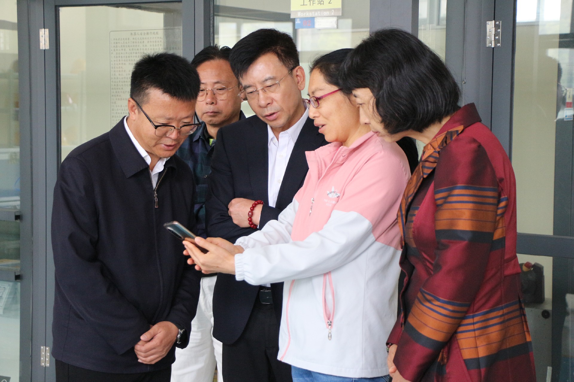 1729248723719802.jpg 智能制造老师交流照片.JPG