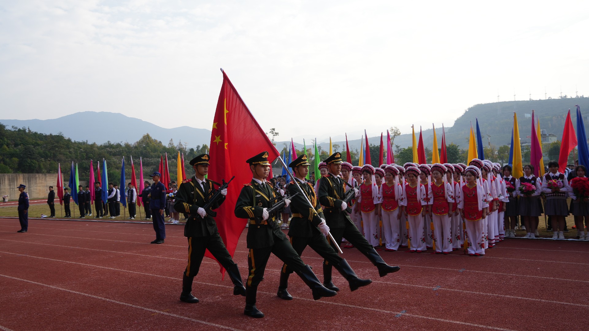 1730127114481396.jpg 迎国旗2.JPG