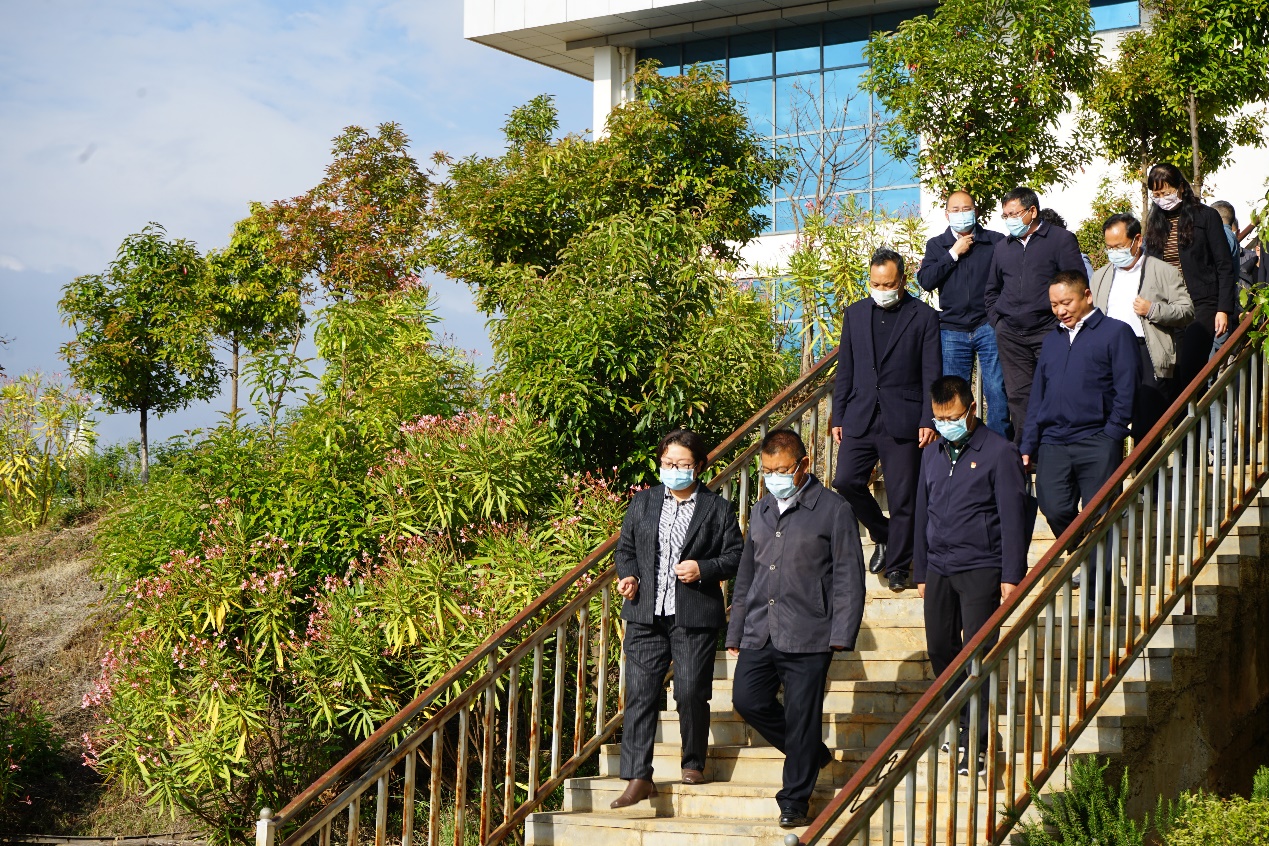 大理州人大常委会中职教育专题调研组到学院调研